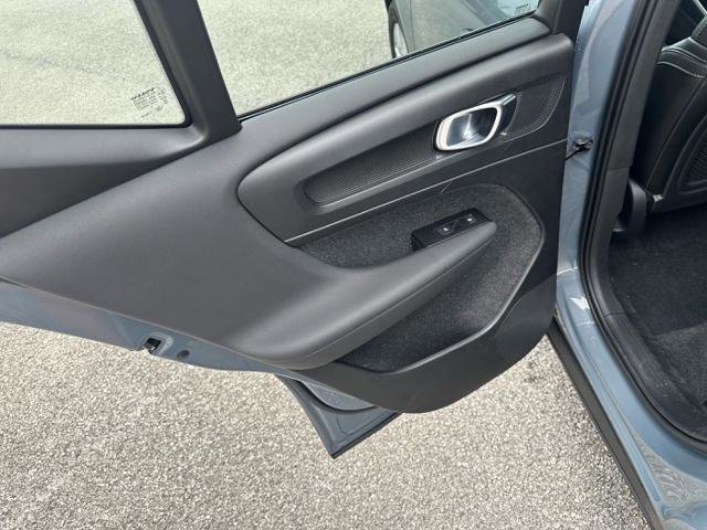 Used 2021 Volvo XC40 T5 Momentum image 16