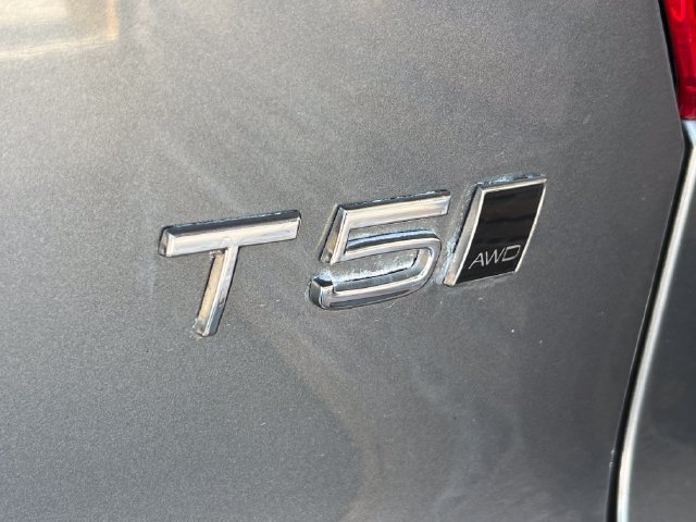 Used 2019 Volvo XC40 T5 Momentum AWD/4WD image 23