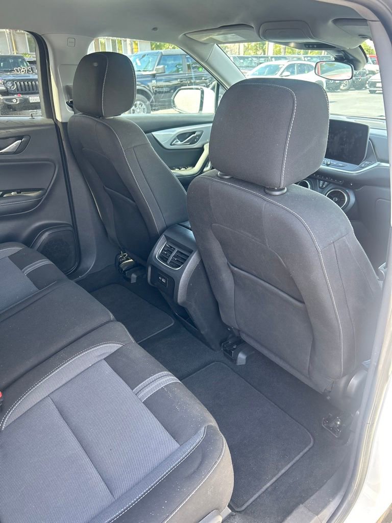 Used 2025 Chevrolet Blazer LT image 13