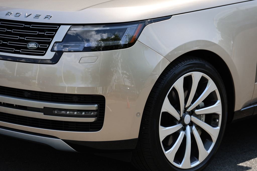 Used 2025 Land Rover Range Rover SE AWD/4WD image 5