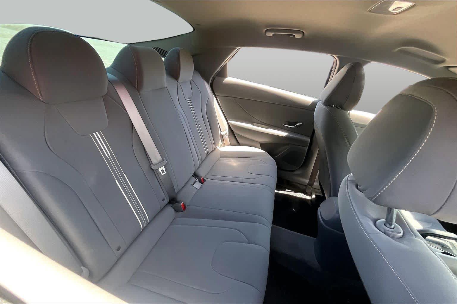 Used 2023 Hyundai Elantra SEL w/ Cargo Package FWD image 19
