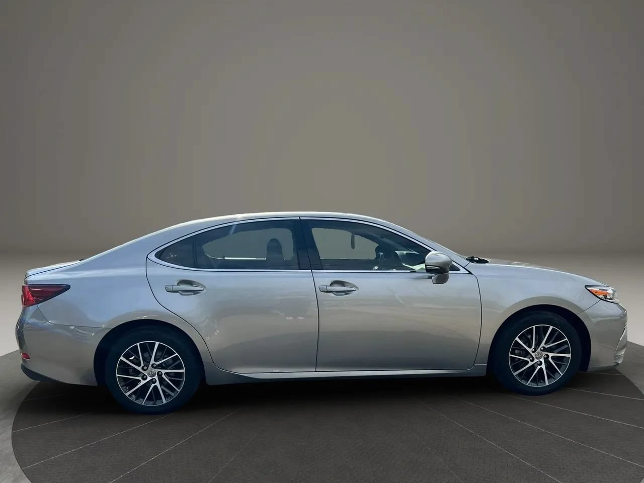 Used 2018 Lexus ES 350 w/ Luxury Package w/Wood Trim FWD image 4