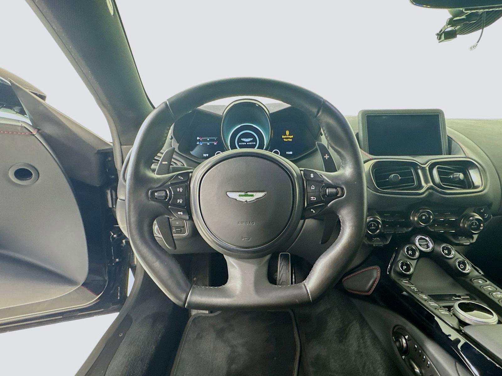 Used 2023 Aston Martin V8 Vantage Coupe image 11