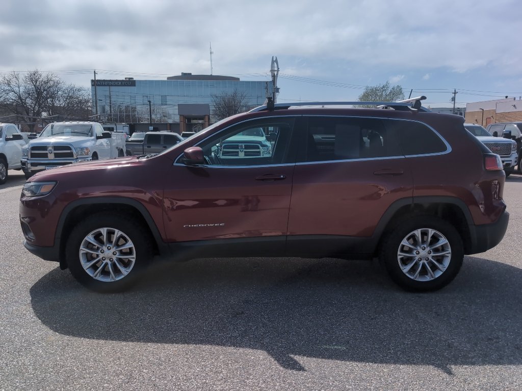 Used 2019 Jeep Cherokee Latitude w/ Cold Weather Group AWD/4WD image 1