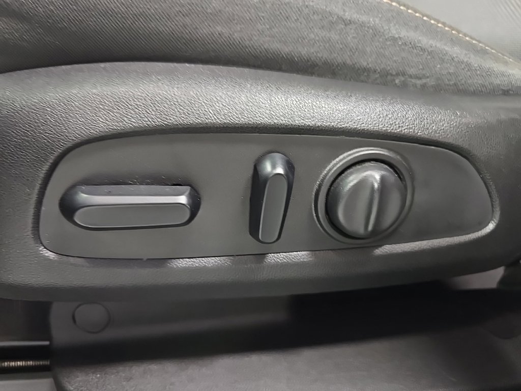 Used 2019 Chevrolet Traverse LT AWD/4WD image 36
