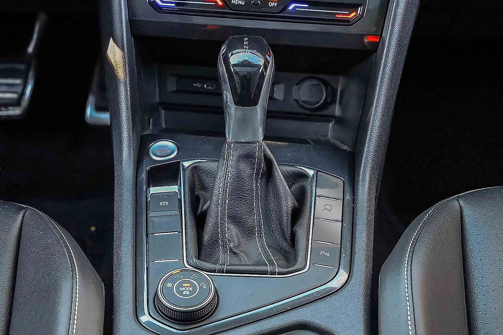 Used 2022 Volkswagen Tiguan SE R-Line image 15