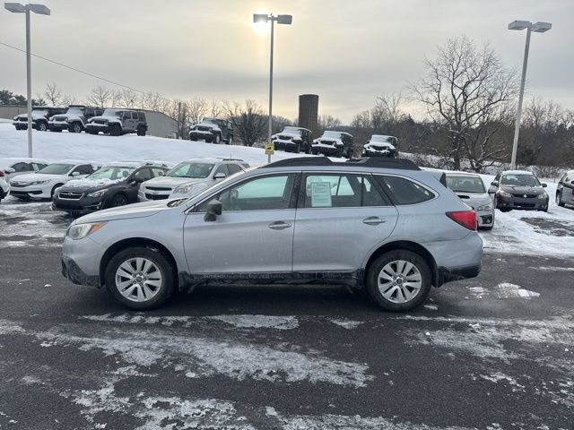 Used 2017 Subaru Outback 2.5i image 5