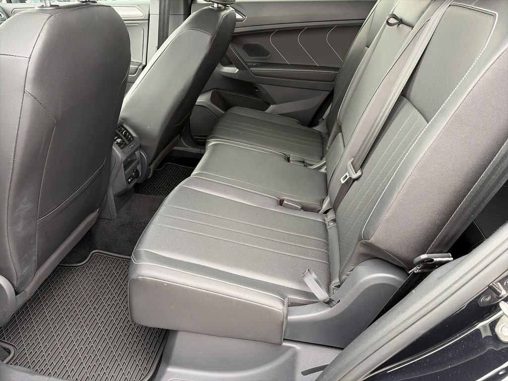 Certified 2023 Volkswagen Tiguan SE R-Line image 21