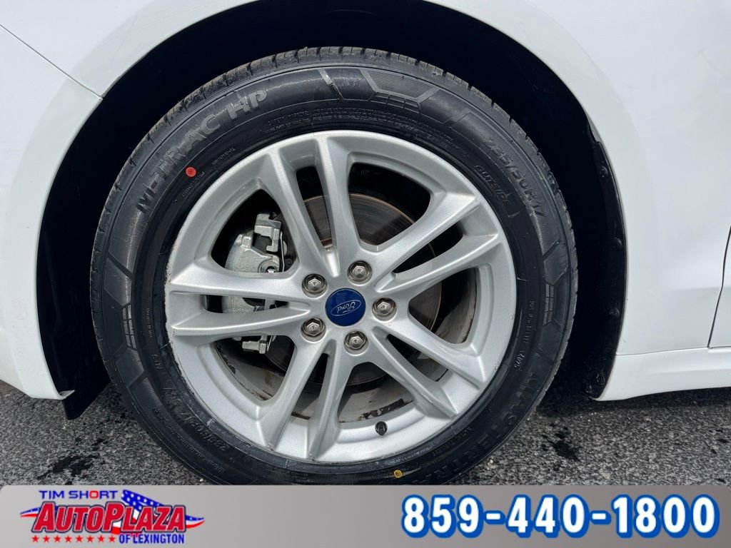 Used 2018 Ford Fusion SE w/ Fusion SE Technology Package image 12