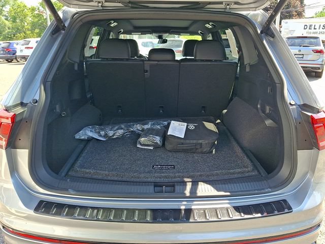 Used 2022 Volkswagen Tiguan SE R-Line AWD/4WD image 29