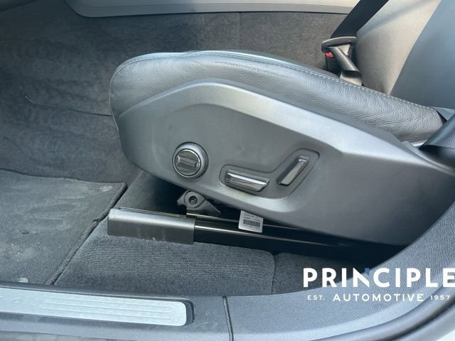 Certified 2025 Volvo XC60 B5 Core image 27