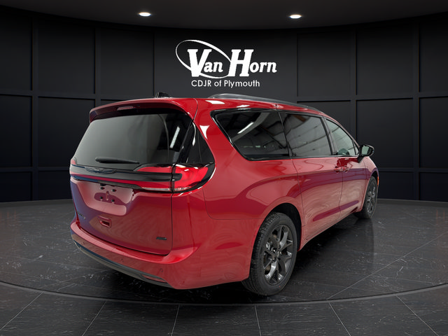 New 2026 Chrysler Pacifica Select AWD/4WD image 3