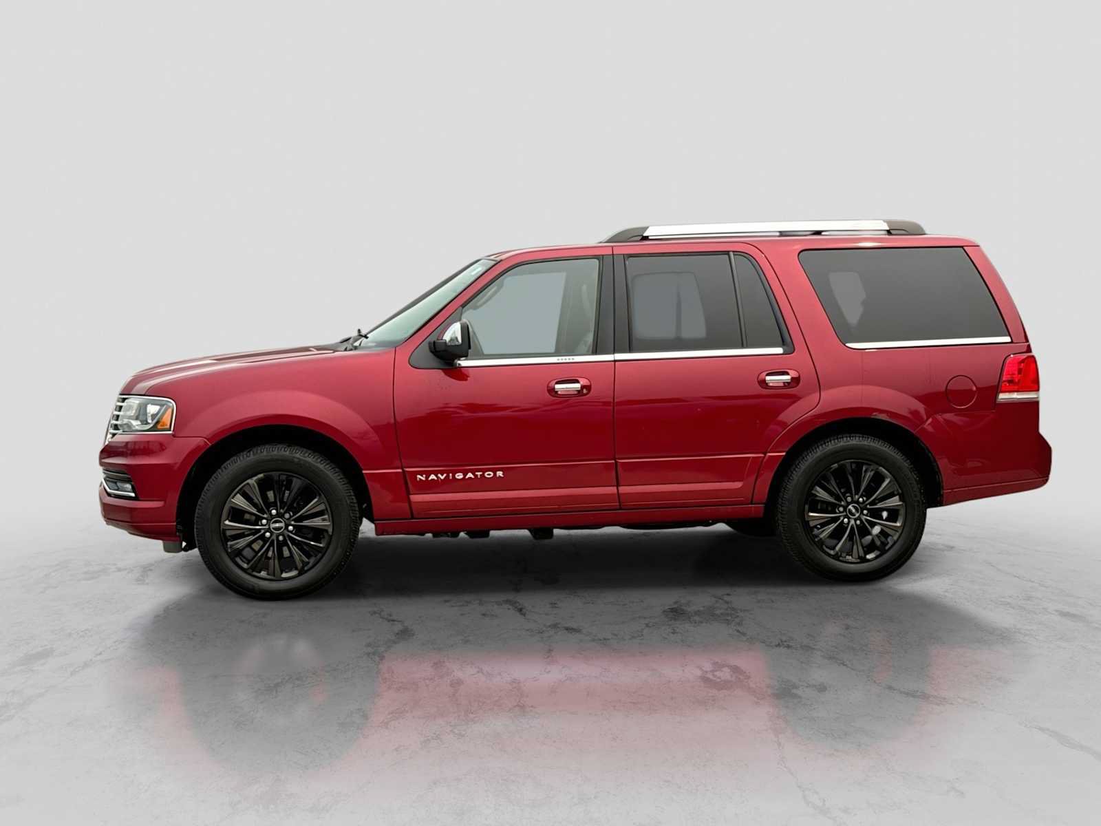 Used 2015 Lincoln Navigator 4WD image 3