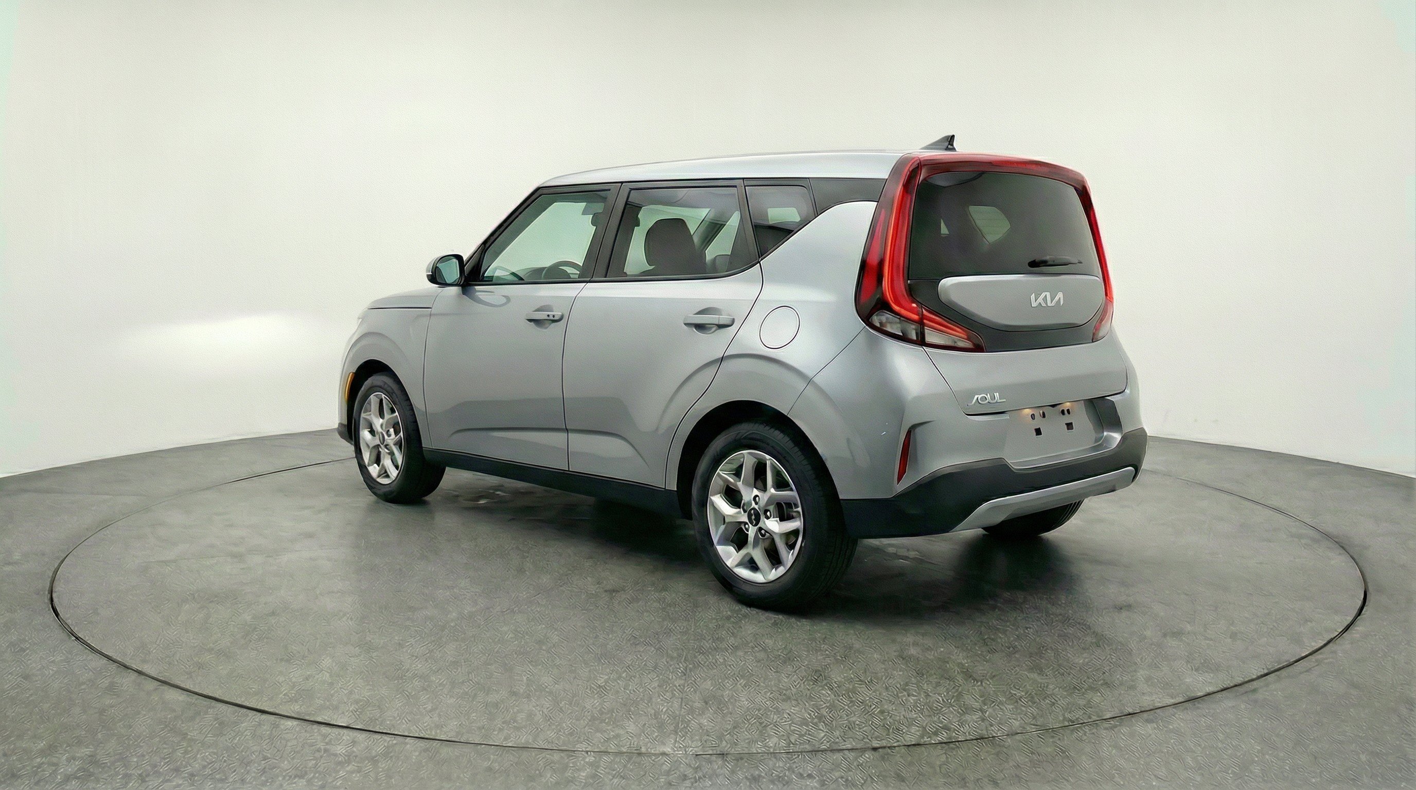 Used 2025 Kia Soul LX w/ LX Technology Package FWD image 6