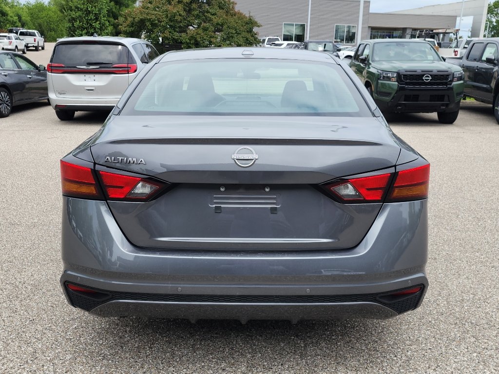 Used 2025 Nissan Altima 2.5 SV FWD image 6
