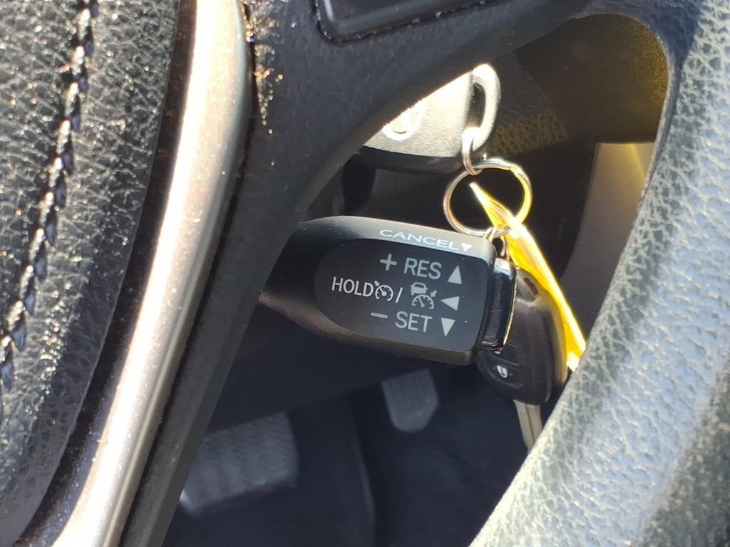Used 2018 Toyota RAV4 LE FWD image 18