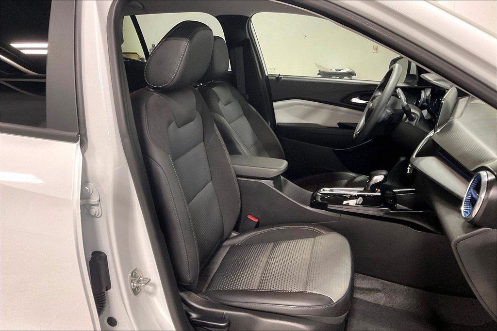 Used 2026 Chevrolet Trax LT FWD image 9