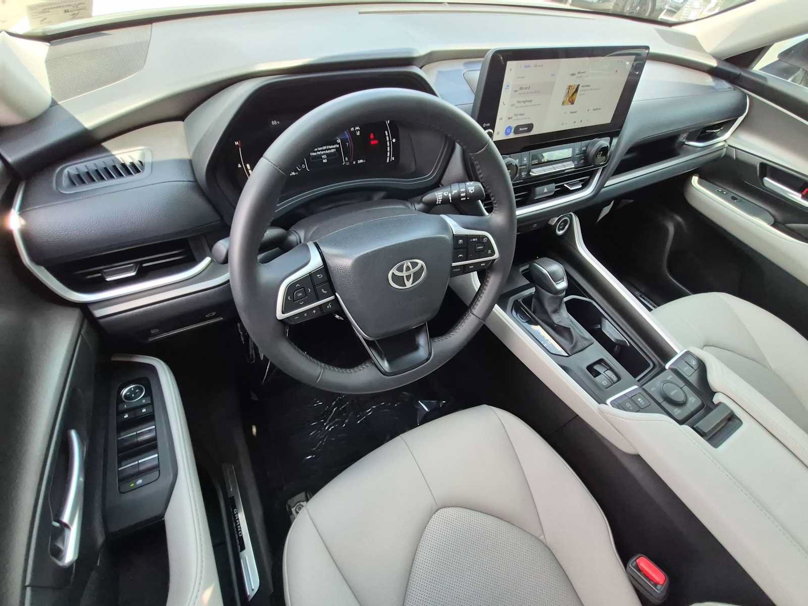 Used 2025 Toyota Grand Highlander AWD image 10
