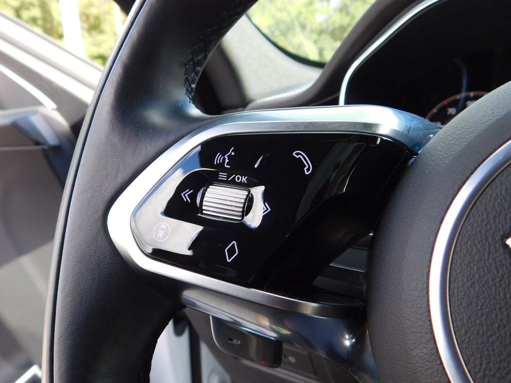 Used 2025 Jaguar F-PACE R-Dynamic S image 22