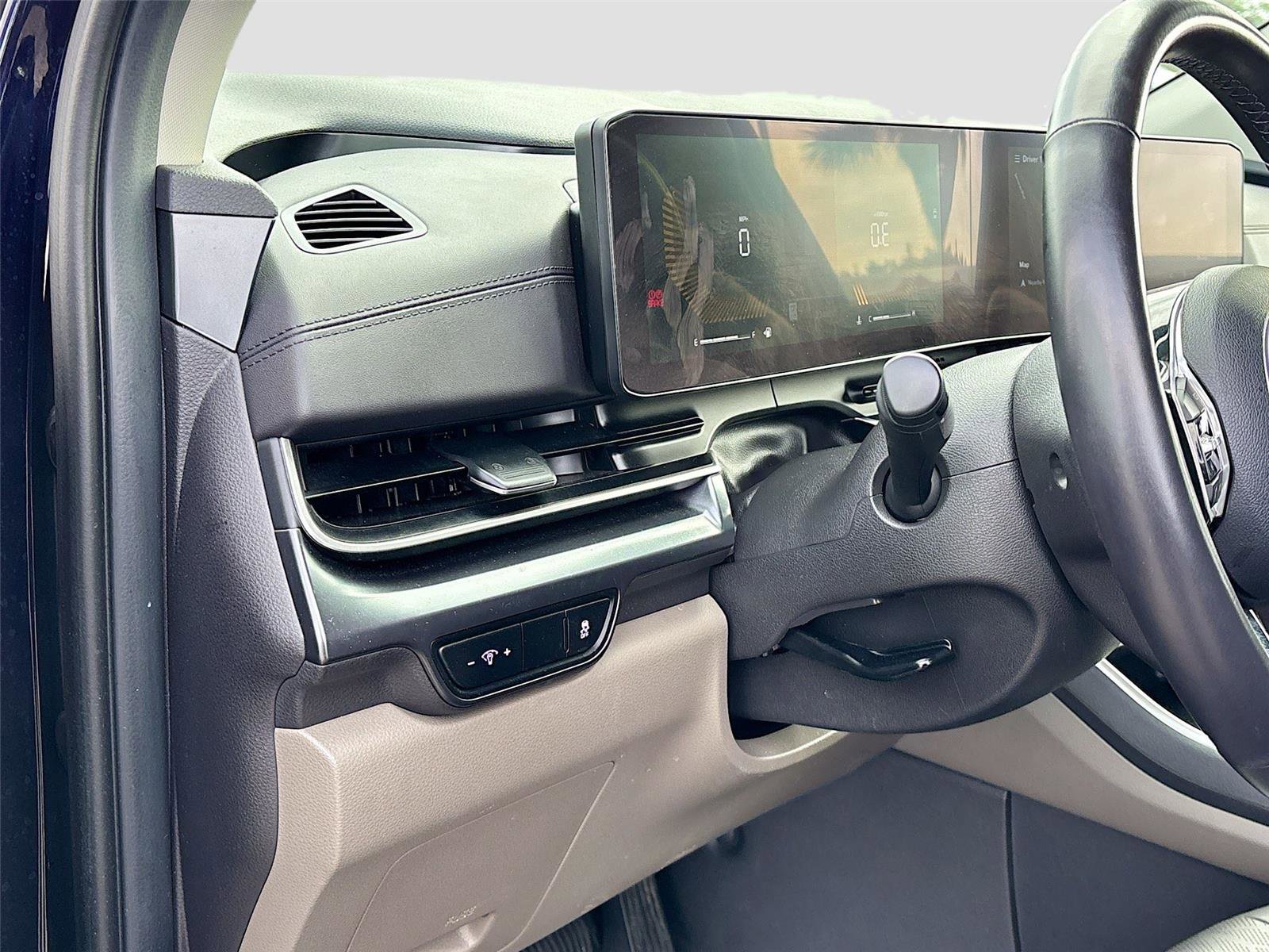 Used 2025 Kia Carnival image 10