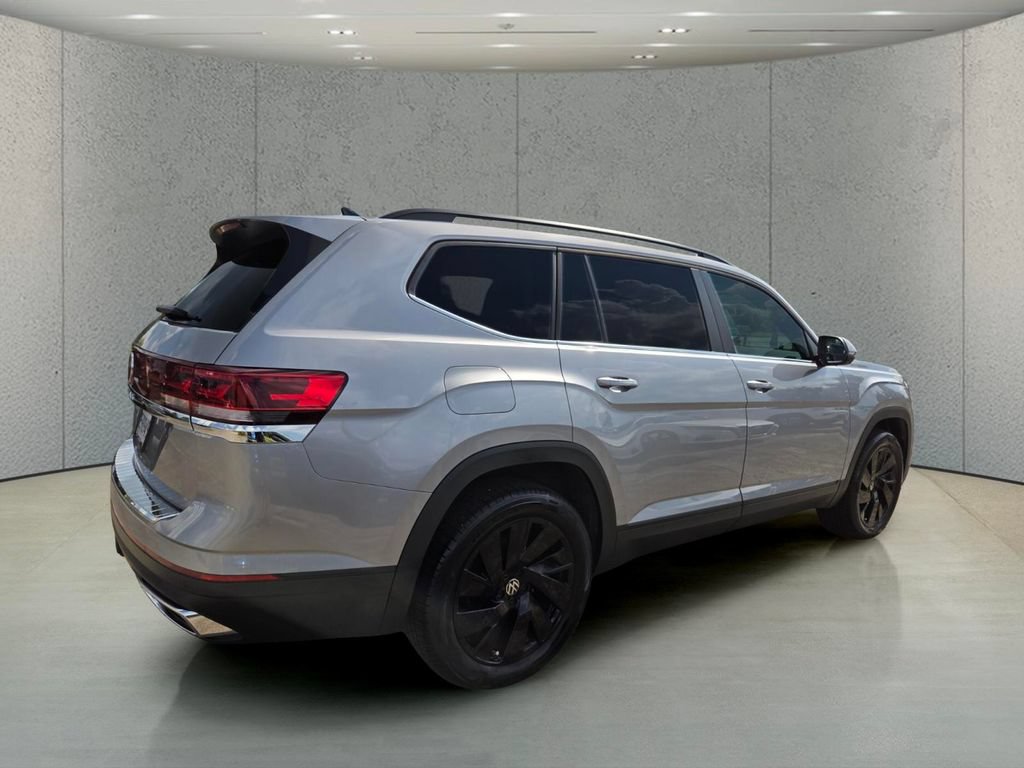 Used 2026 Volkswagen Atlas SE w/ Panoramic Sunroof Package FWD image 4