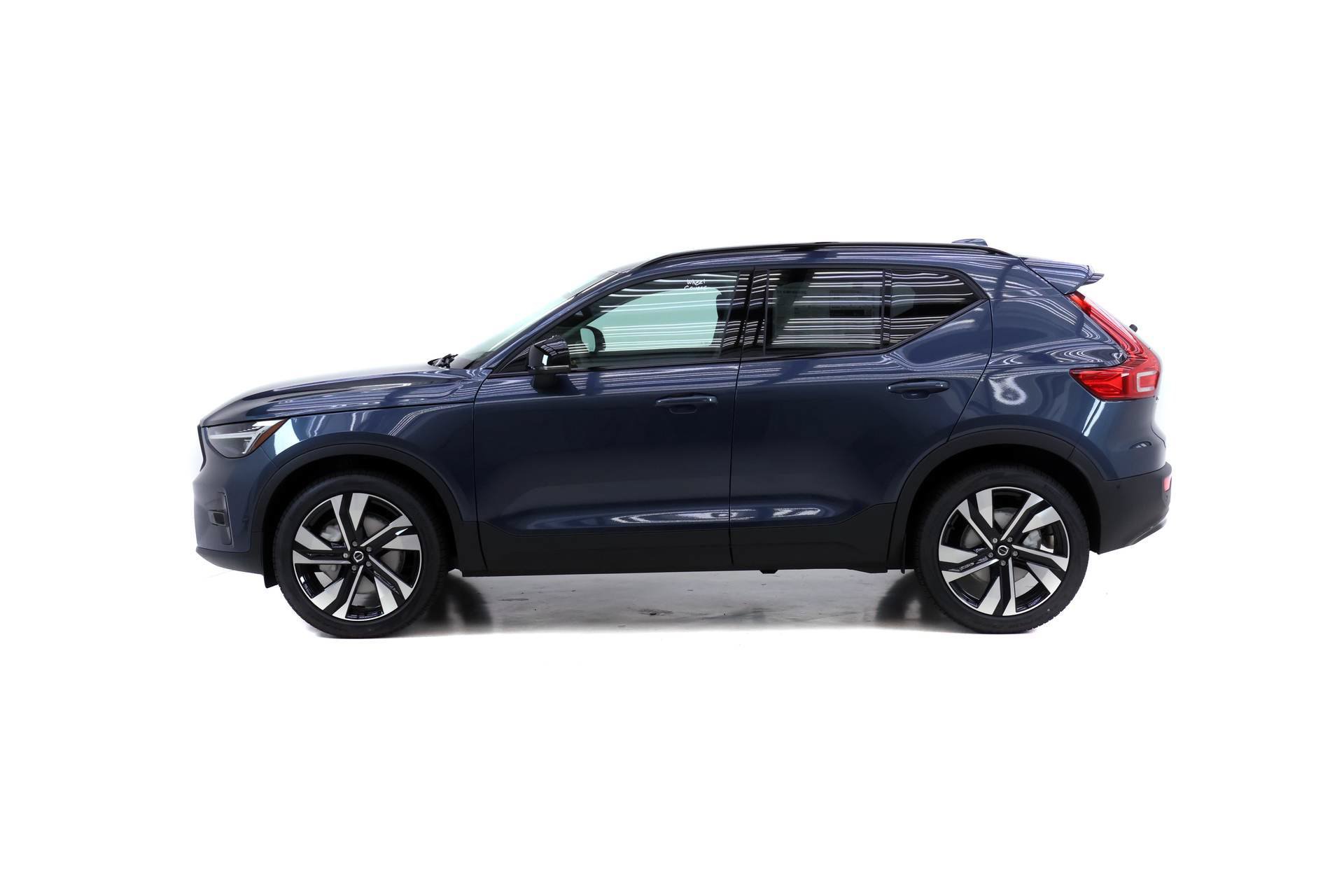 New 2026 Volvo XC40 B5 Ultra w/ Protection Package Premier AWD/4WD image 3