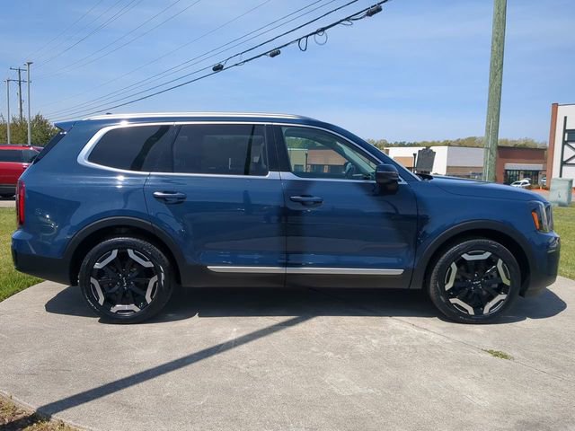 Used 2023 Kia Telluride S w/ S Sunroof Package image 3