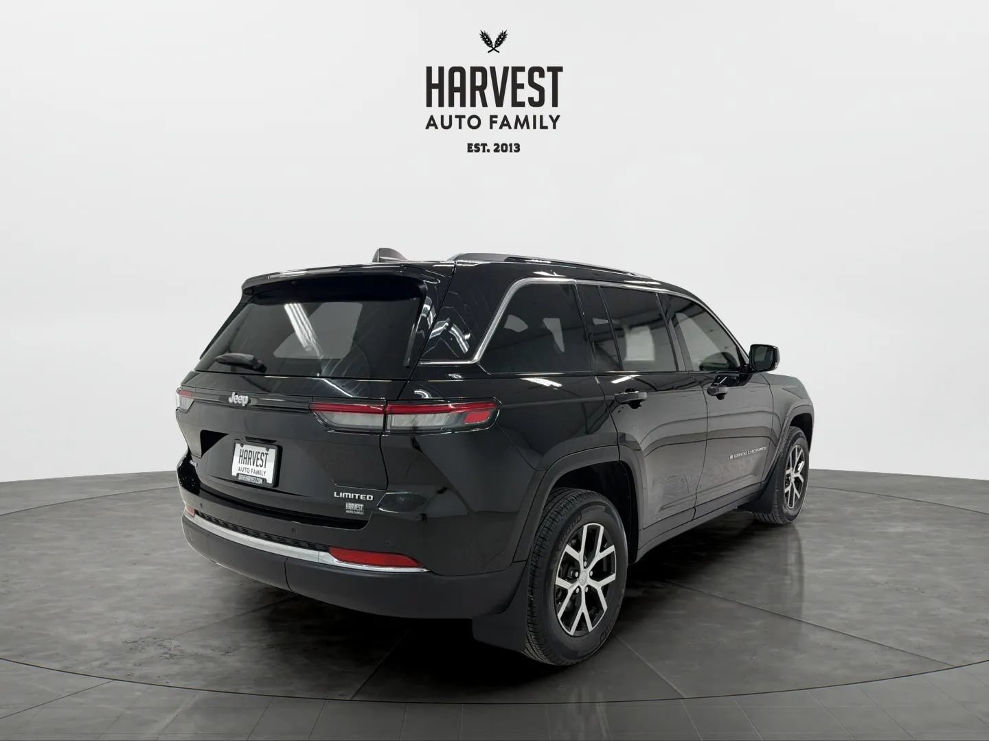 Used 2024 Jeep Grand Cherokee Limited AWD/4WD image 6