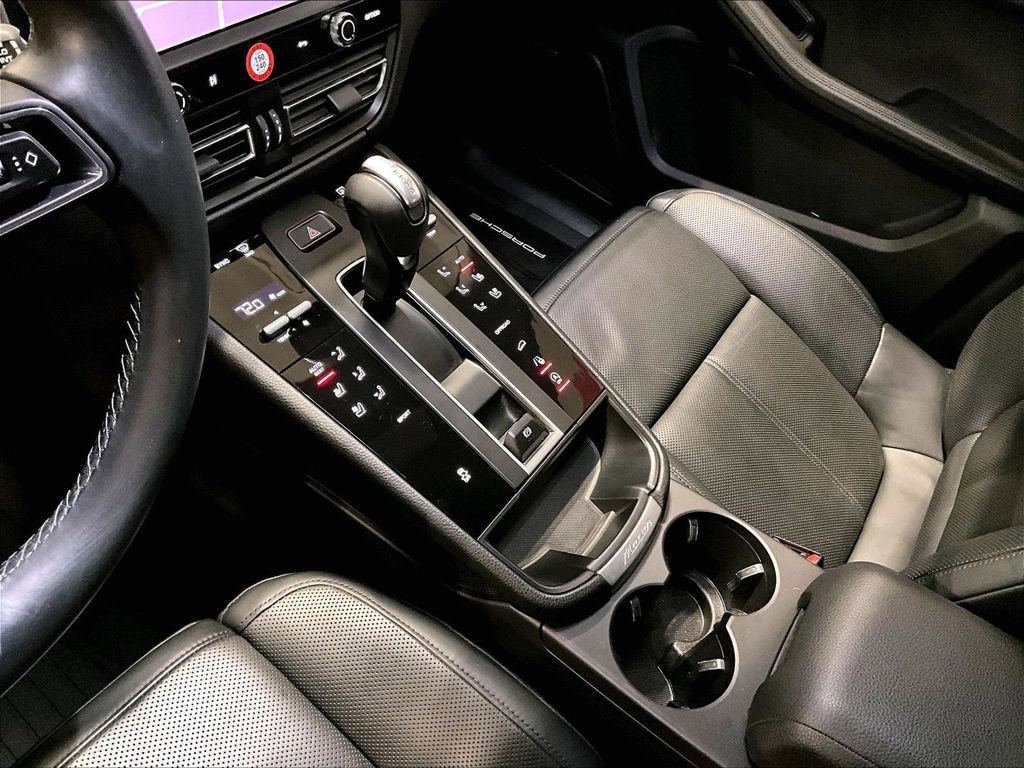 Certified 2023 Porsche Macan AWD/4WD image 20