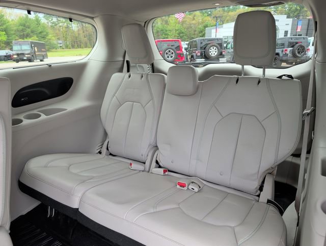 Used 2019 Chrysler Pacifica Touring-L w/ Premium Audio Group FWD image 30