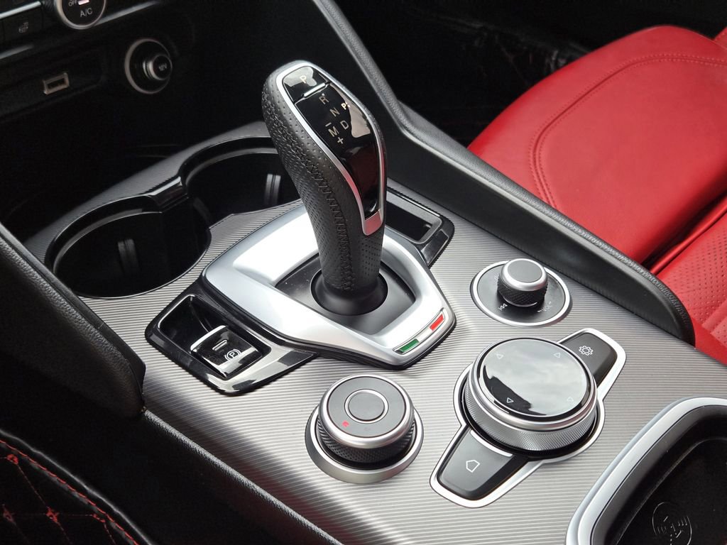 Used 2022 Alfa Romeo Giulia Veloce image 9