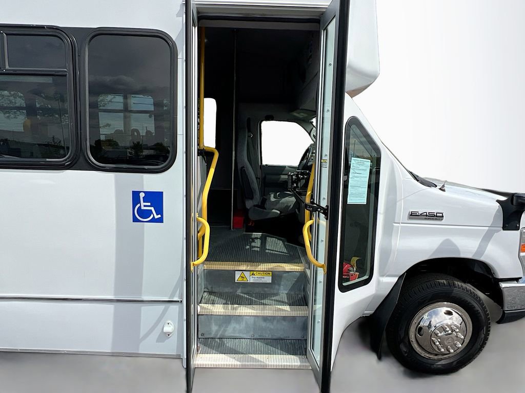 Used 2016 Ford E-450 and Econoline 450 Super Duty w/ Shuttle Bus Prep Package RWD image 32
