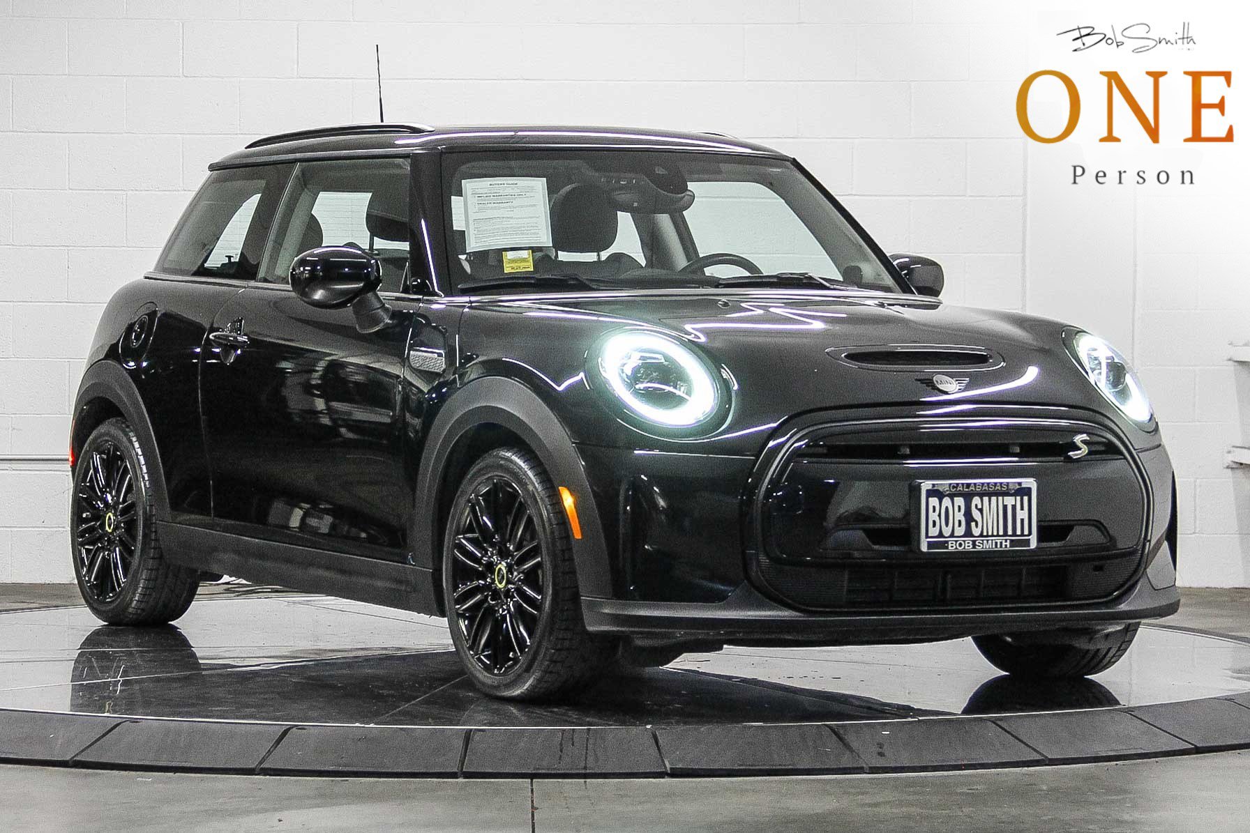 Used 2024 MINI Cooper SE FWD image 1