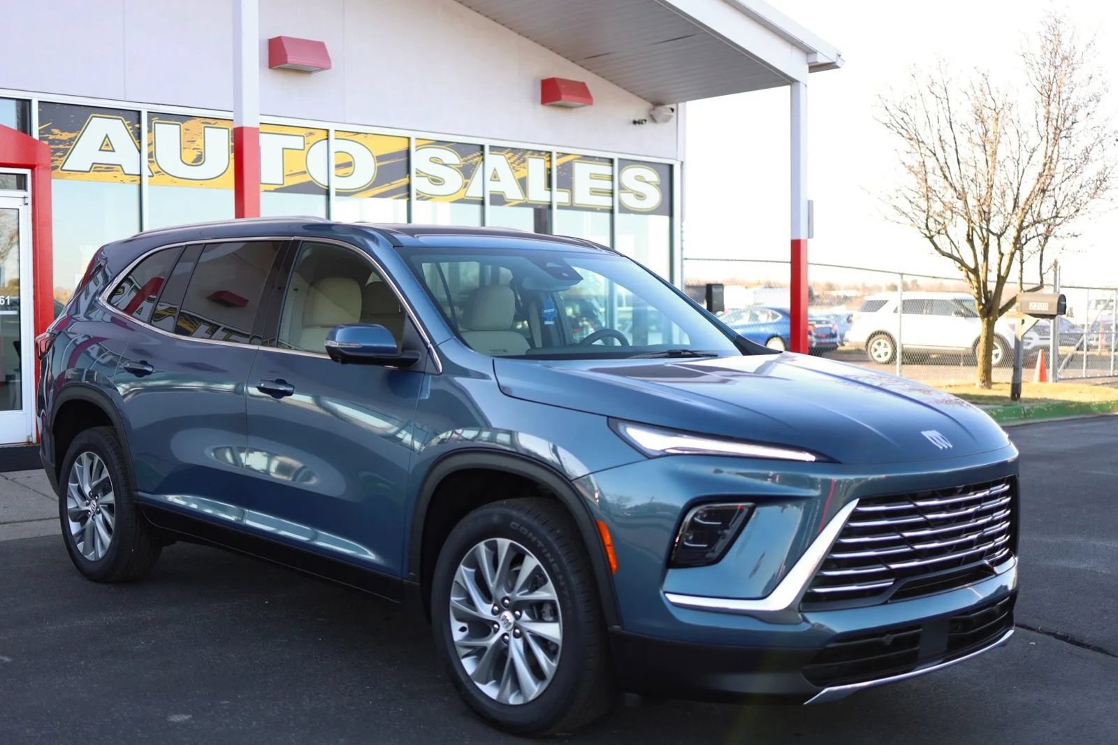Used 2025 Buick Enclave Preferred w/ Power Package AWD/4WD image 3