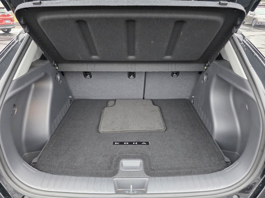 Used 2025 Hyundai Kona SEL image 13