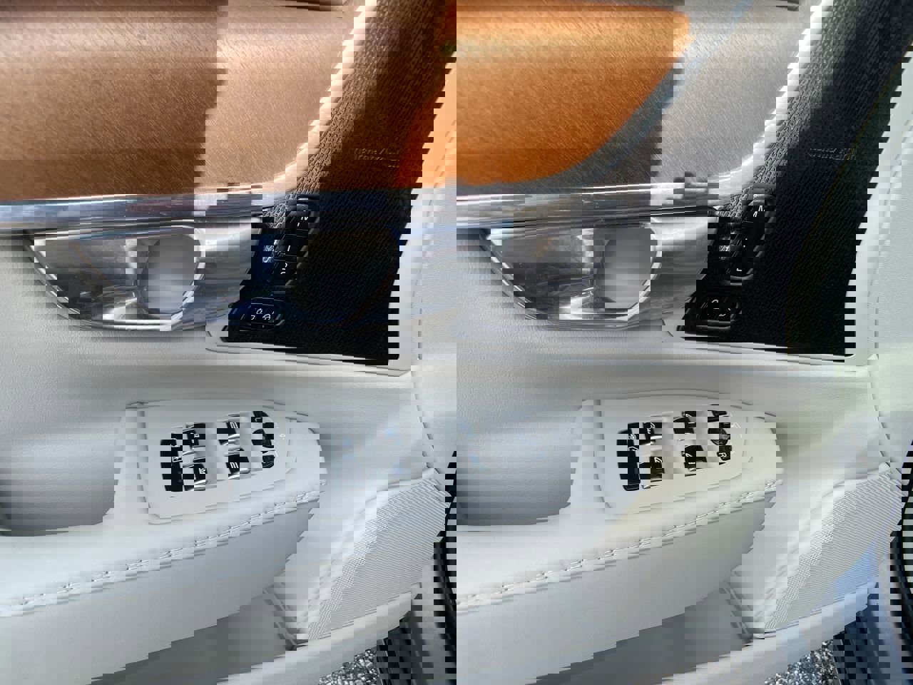 Used 2020 Volvo S90 T6 Inscription image 14