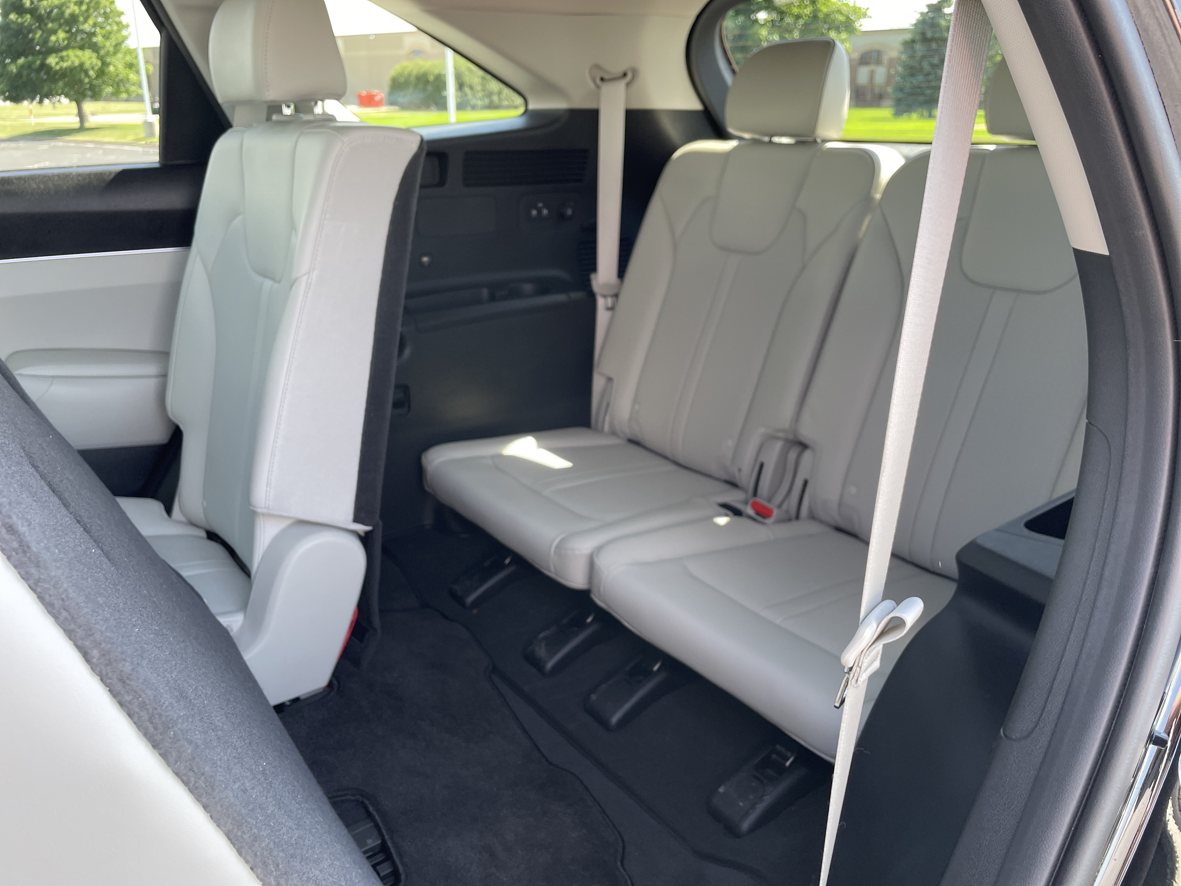 Used 2023 Kia Sorento S w/ Panoramic Sunroof Package AWD/4WD image 39