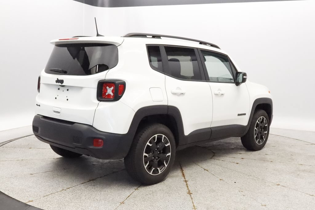 Certified 2023 Jeep Renegade Latitude w/ Sun/Sound Group AWD/4WD image 6
