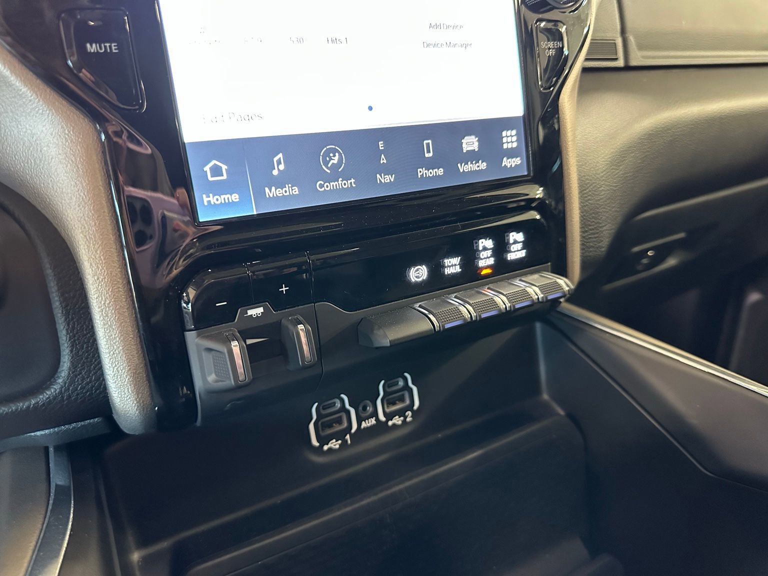 Used 2024 RAM 3500 Laramie image 36