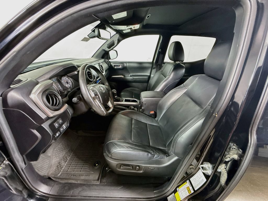 Used 2021 Toyota Tacoma Limited w/ Nightshade Package AWD/4WD image 20
