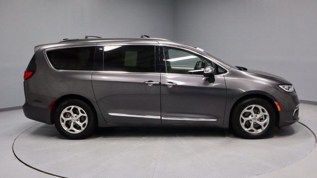 Used 2023 Chrysler Pacifica Limited FWD image 10