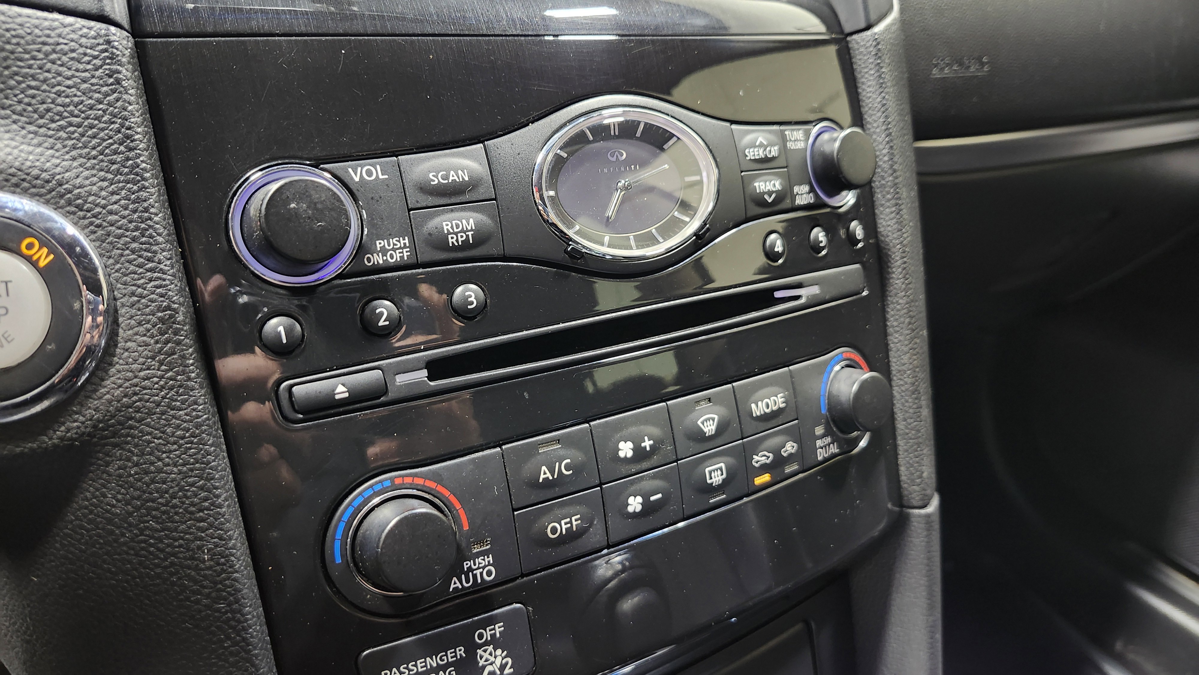 Used 2011 INFINITI FX35 AWD w/ Premium Pkg image 34