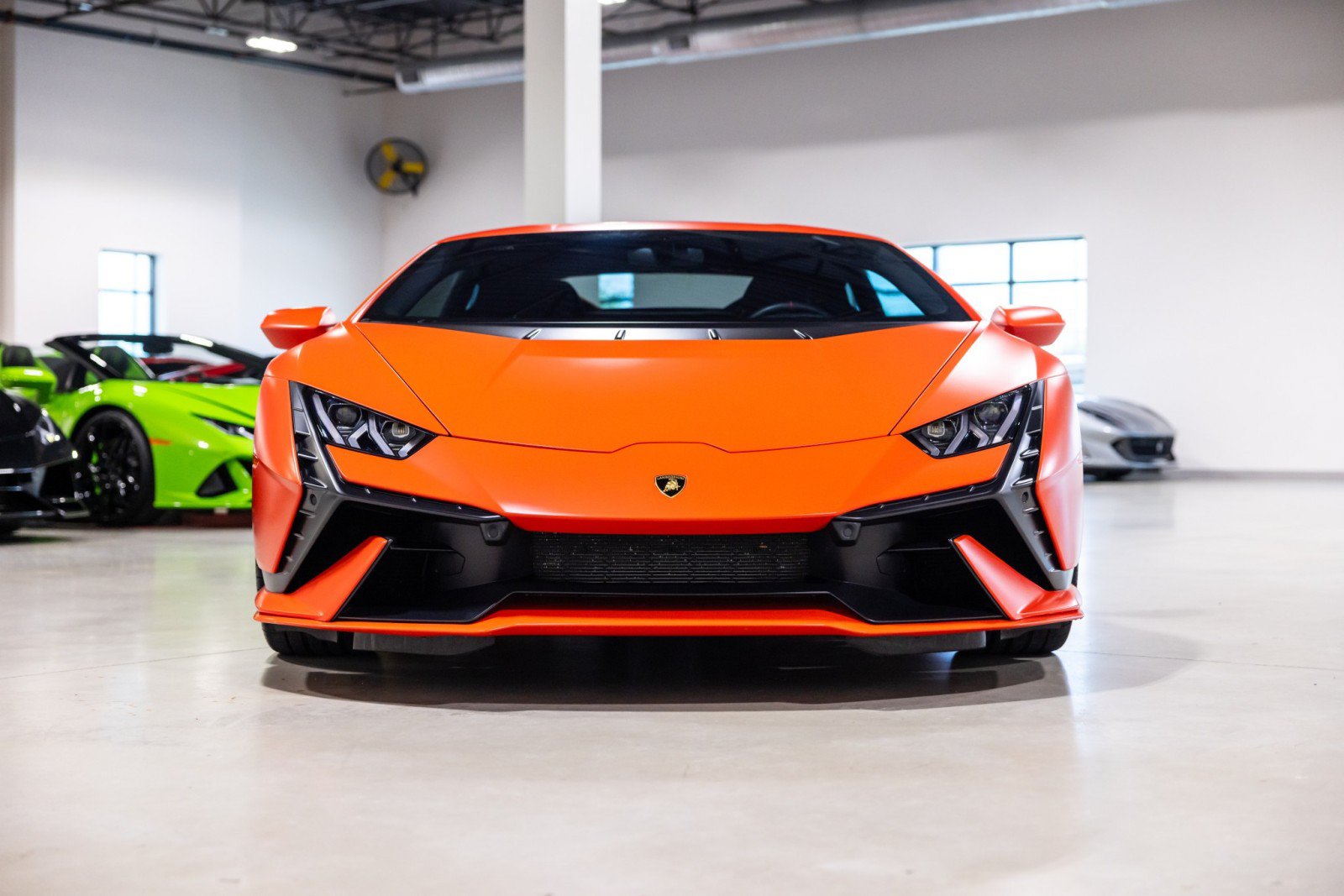 Used 2023 Lamborghini Huracan Tecnica RWD image 2