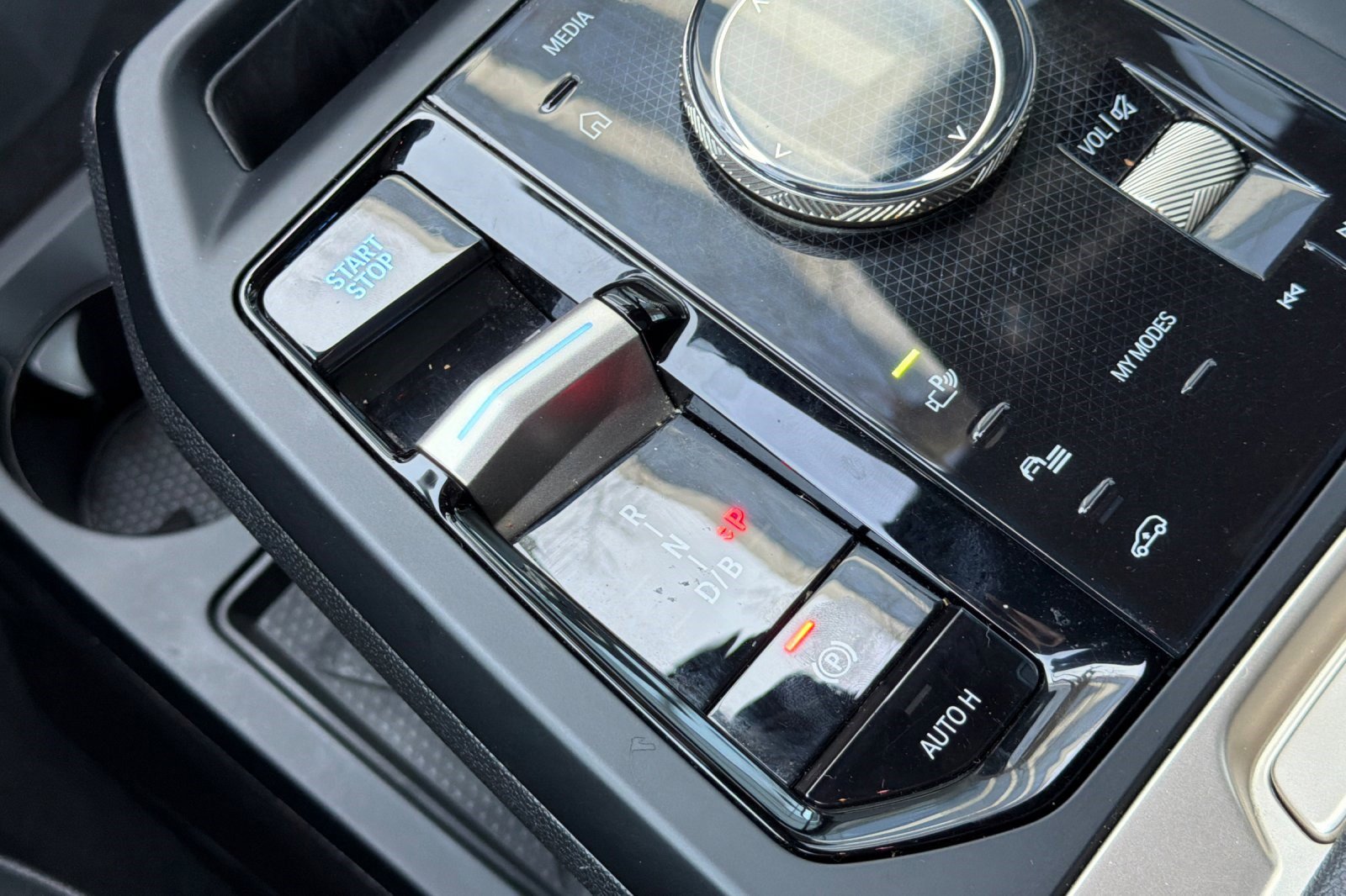 Certified 2022 BMW iX xDrive50 w/ Sport Package image 28