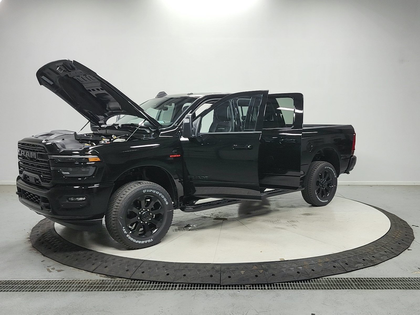 New 2026 RAM 2500 Laramie AWD/4WD image 12