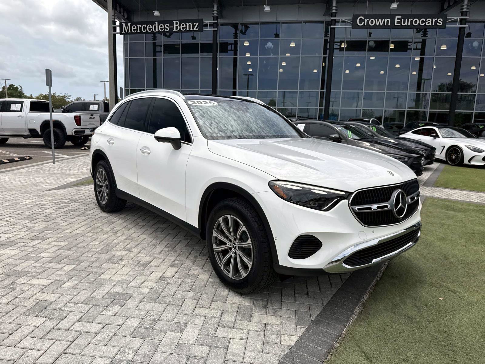 Used 2025 Mercedes-Benz GLC 300 4MATIC image 7