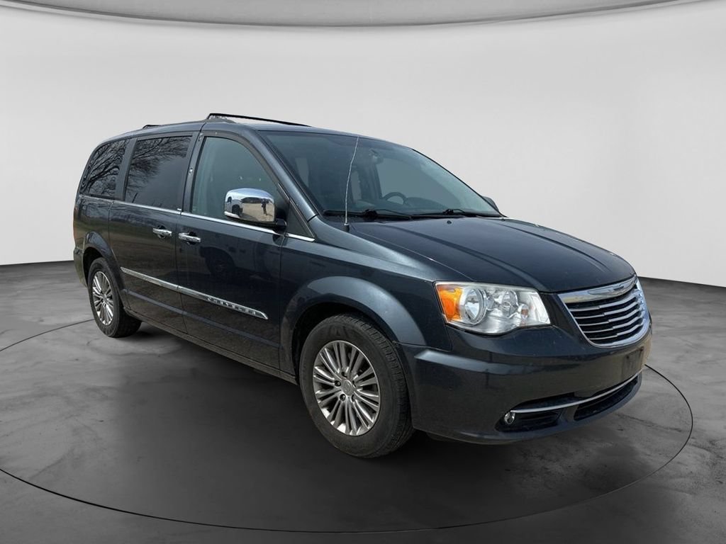 Used 2014 Chrysler Town & Country Touring-L w/ Driver Convenience Group FWD image 7