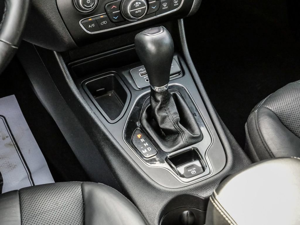 Used 2020 Jeep Cherokee Limited FWD image 29