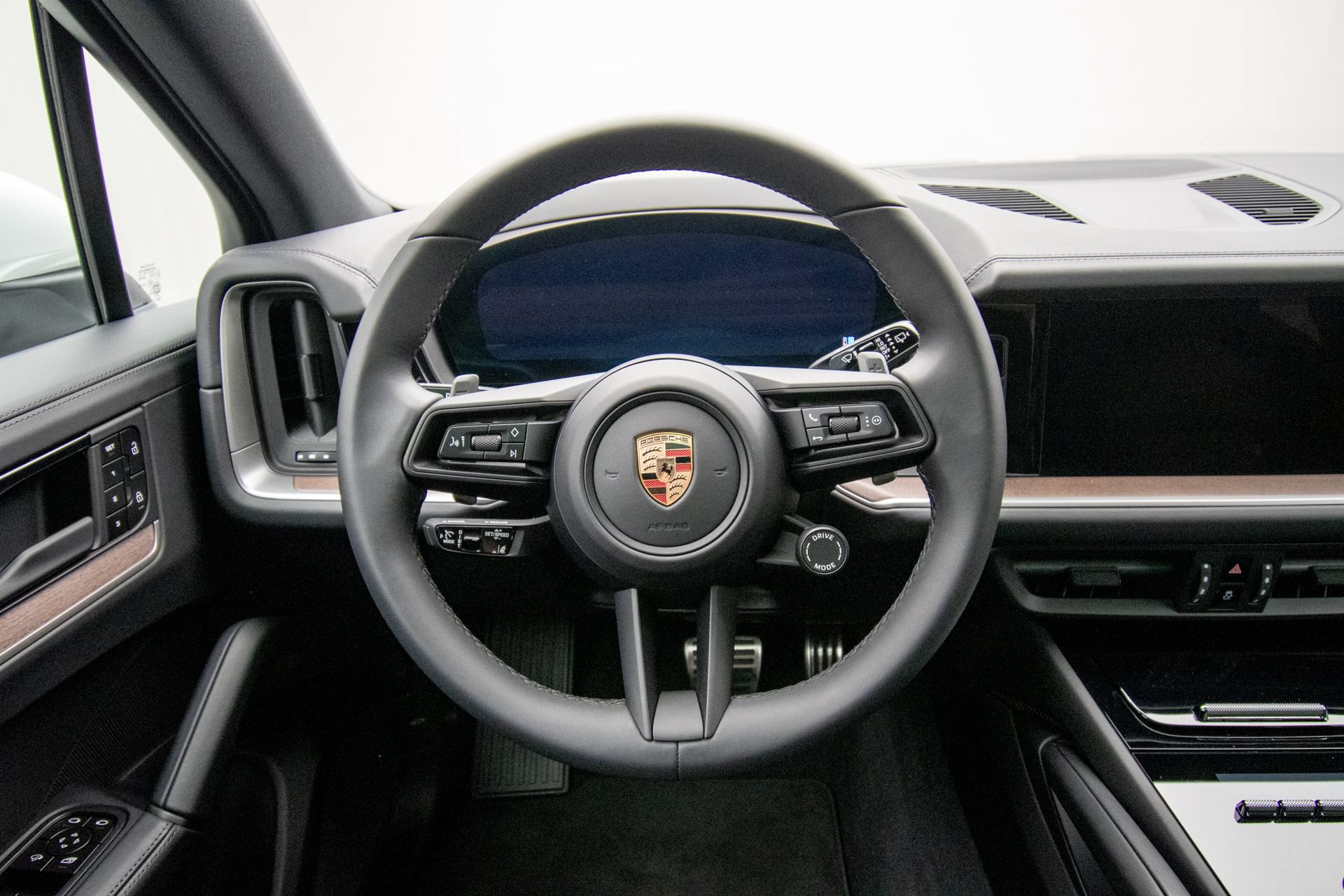 Used 2025 Porsche Cayenne S AWD/4WD image 11