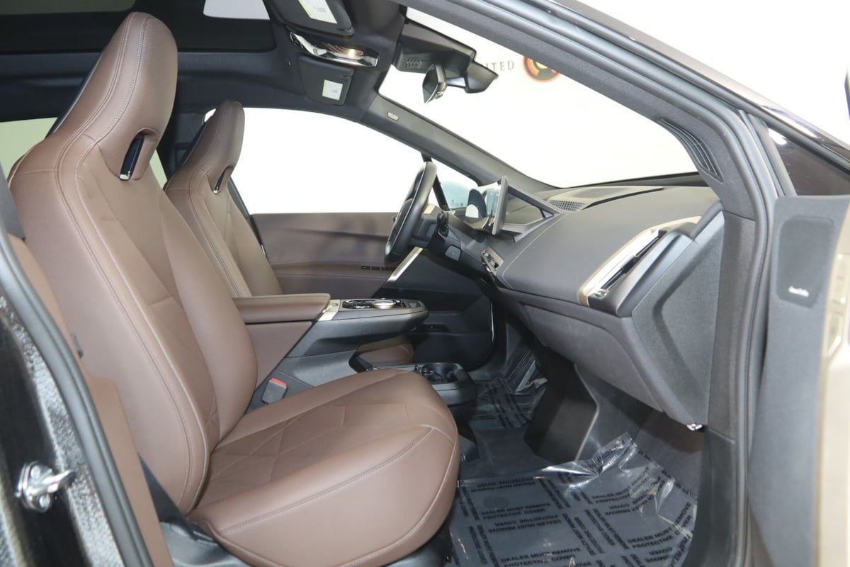Used 2024 BMW iX xDrive50 w/ Convenience Package AWD/4WD image 13